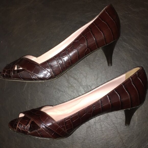 Isaac Mizrahi Brown Heels - Picture 2 of 6